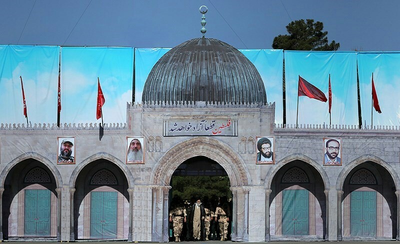 ورود امام خامنه‌ای به میدان صبحگاه دانشگاه افسری سپاه