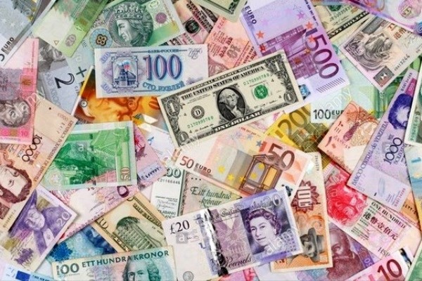 قیمت یورو و پوند کاهش یافت/ سکه ۴ میلیون و ۵۰ هزارتومان خرید و فروش شد