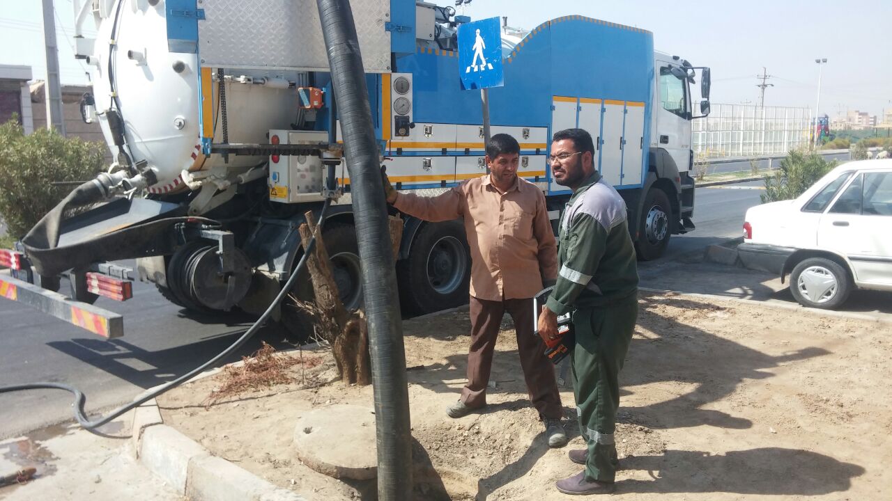 معاون بهره برداری شرکت آبفا اهواز خبر داد: عملیات لایروبی حوضچه های فاضلاب کوی علوی