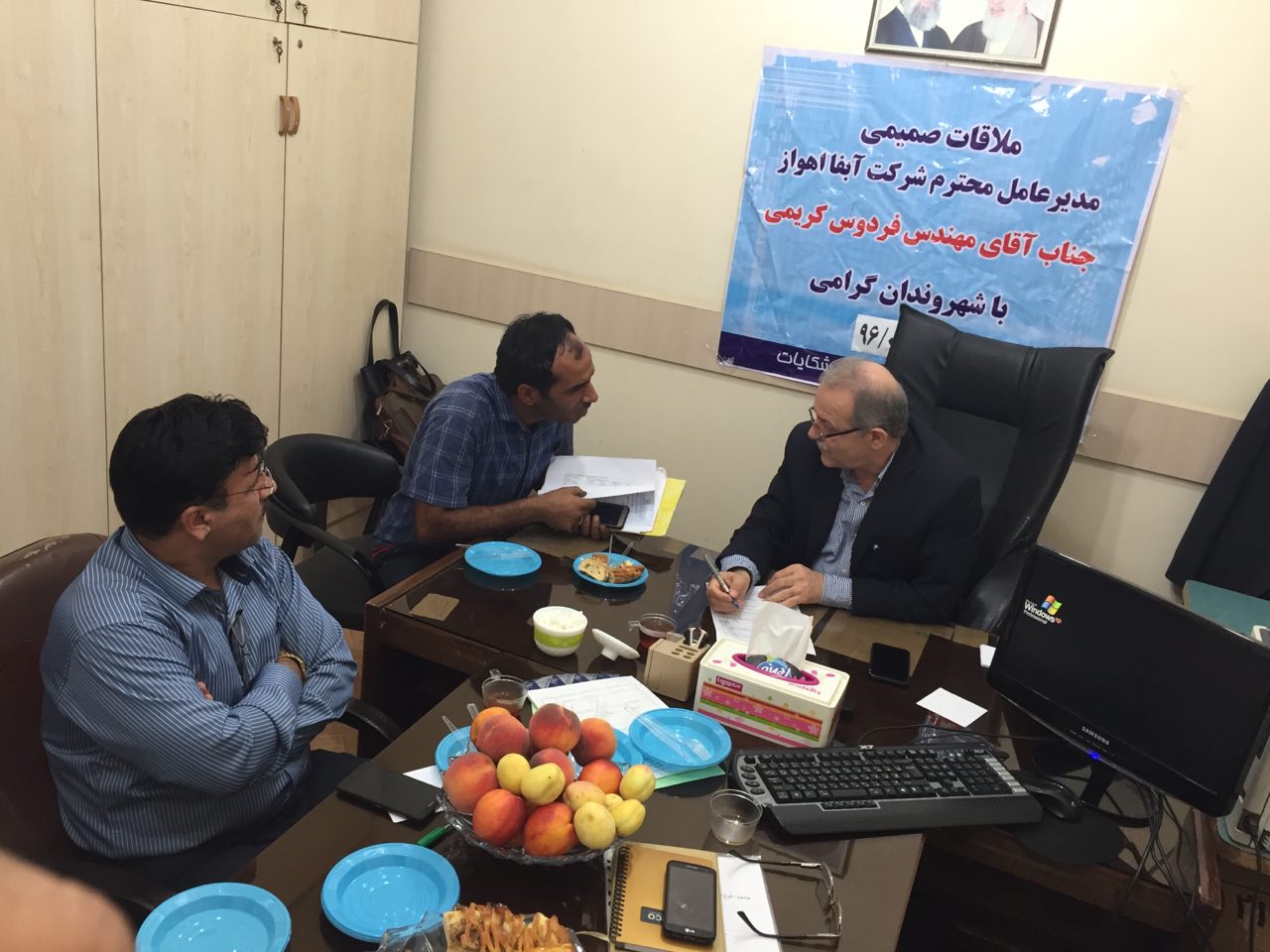 پیرو دیدارهای مردمی مدیرعامل شرکت آبفا کلانشهر اهواز برگزار شد ؛ دیدار مردمی مهندس فردوس کریمی در محل امور مشترکین منطقه چهار
