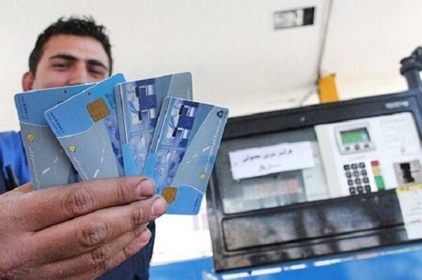 سخنگوی شرکت ملی پخش فراورده‌های نفتی اعلام کرد : ۳۰۰ هزار خودرو در انتظار صدور کارت سوخت